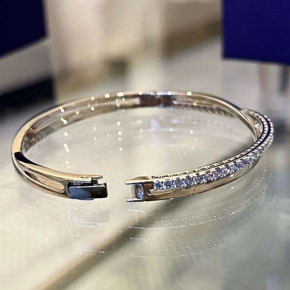 𝐒𝐰𝐚𝐫𝐨𝐯𝐬𝐤𝐢 𝐍𝐖𝐓 Twist Rows Bracelet Blue Rhodium Plated - Picture 10 of 11